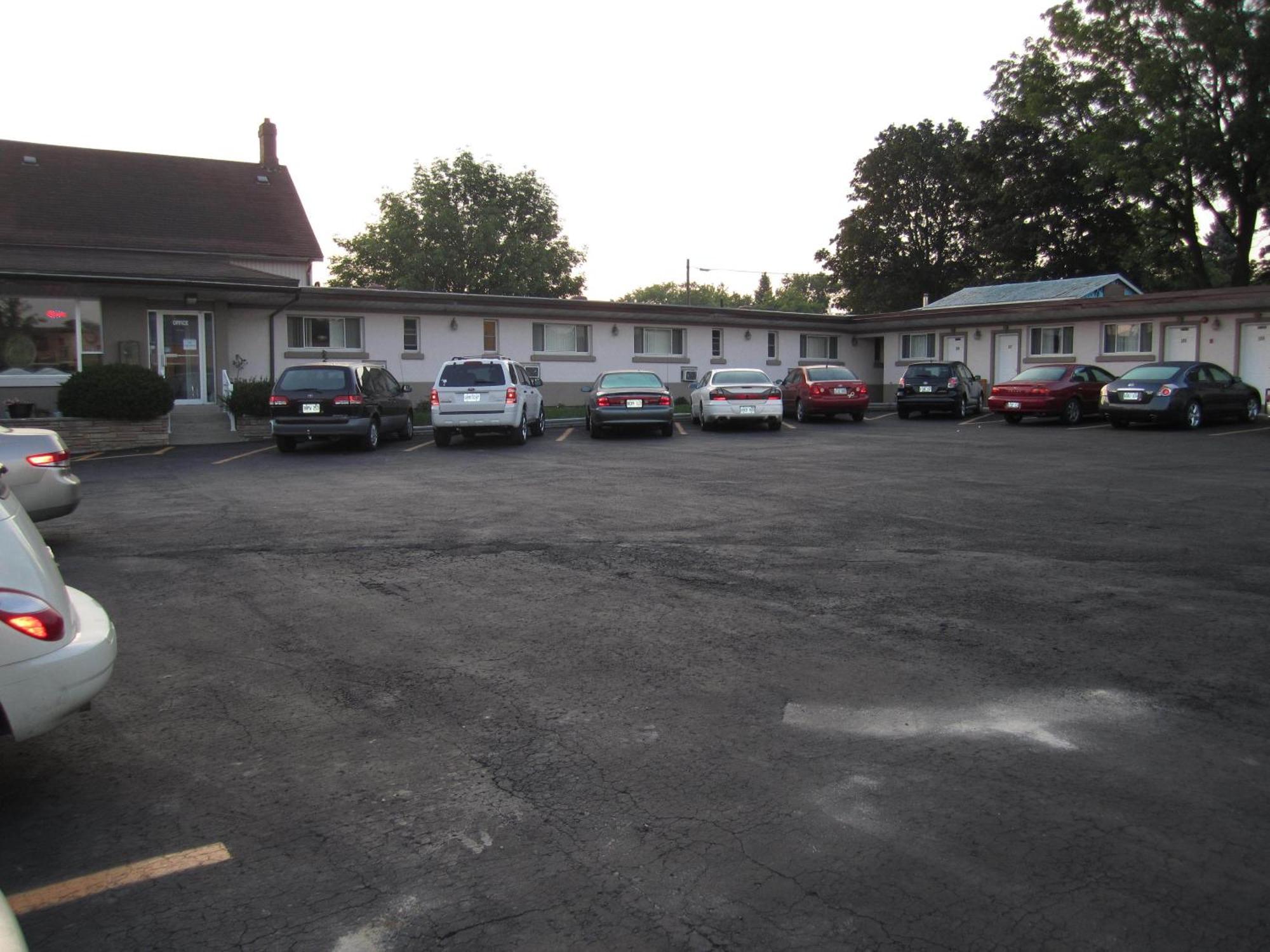 Canadiana Motel Hanover 외부 사진